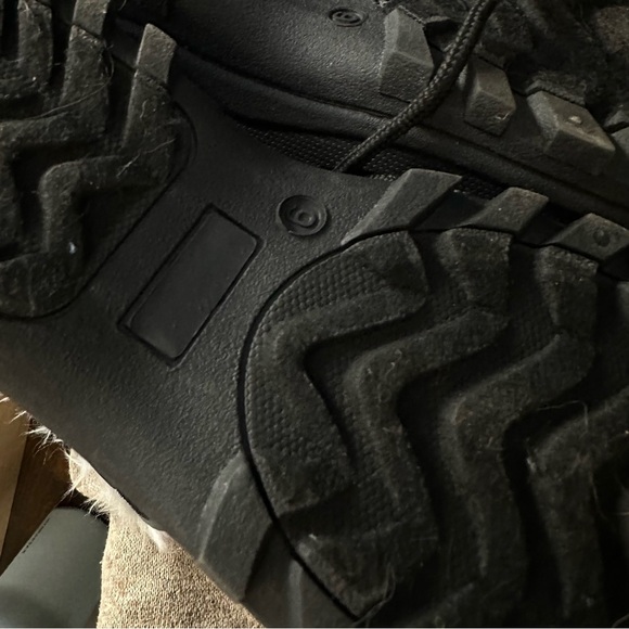 Women’s snow boots size 9 - Picture 3 of 5
